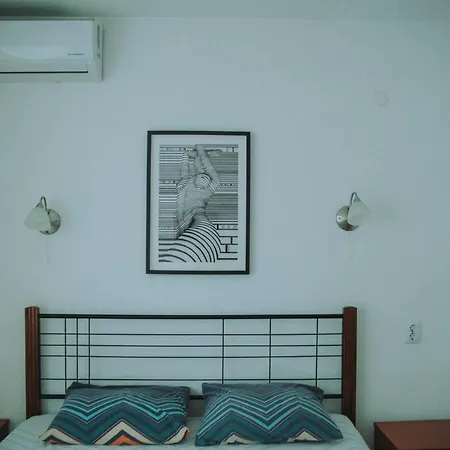 лора ゲストハウス 3*