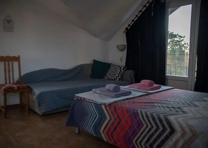 Къща за гости лора 3*