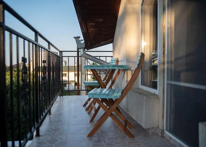 Къща за гости лора