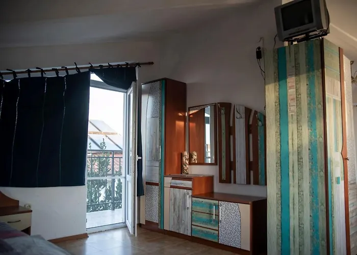 Къща за гости лора