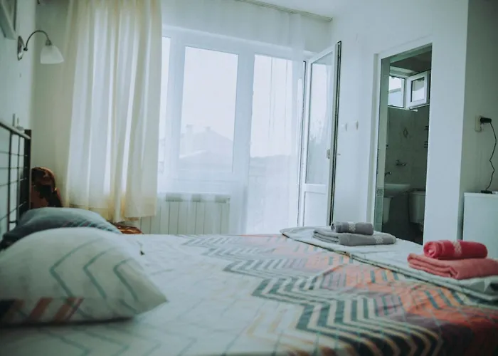 лора 3* Синеморец