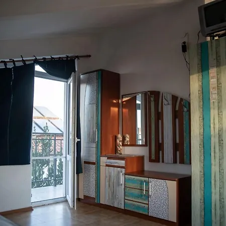 Guest house лора