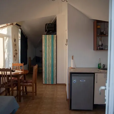 лора بيت ضيافة