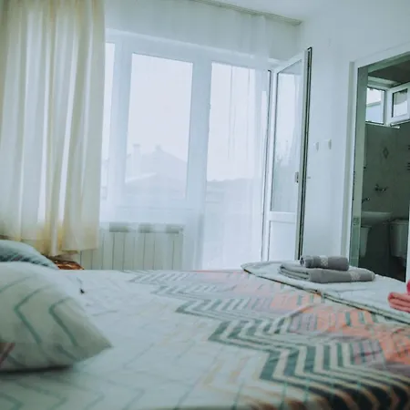 лора 3* Синеморец