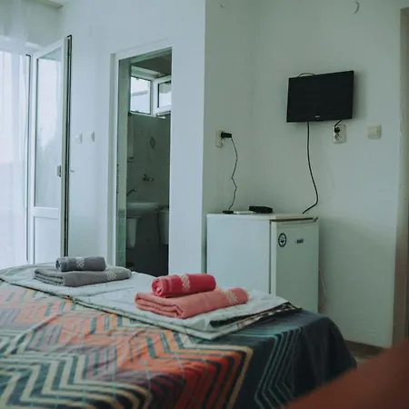 лора بيت ضيافة