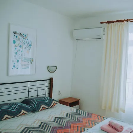 лора بيت ضيافة