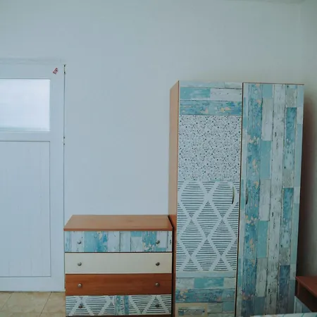 лора سينيموريتس